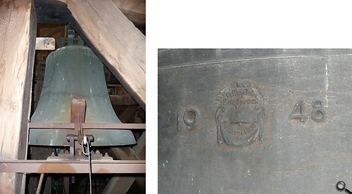 Links: e-Glocke, Petit & Gebr. Edelbrock 1948. Der Hammer dient dem Stundenschlag zur vollen und halben Stunde. Rechts: Gusswappen Petit & Gebr. Edelbrock 1948 - Bild gross anzeigen